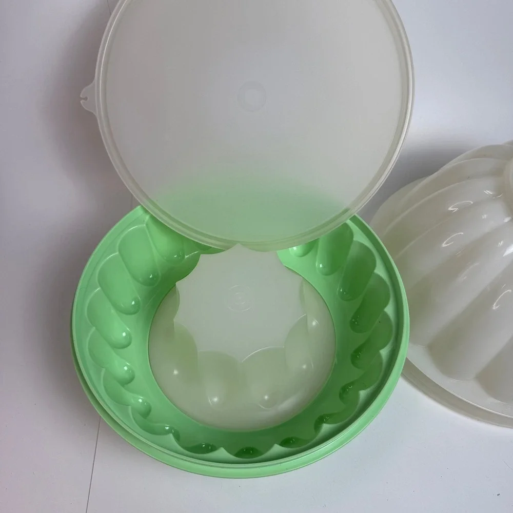 Tupperware VTG Jello Molds Set of 2 Green and White Retro Kitchen Plastic